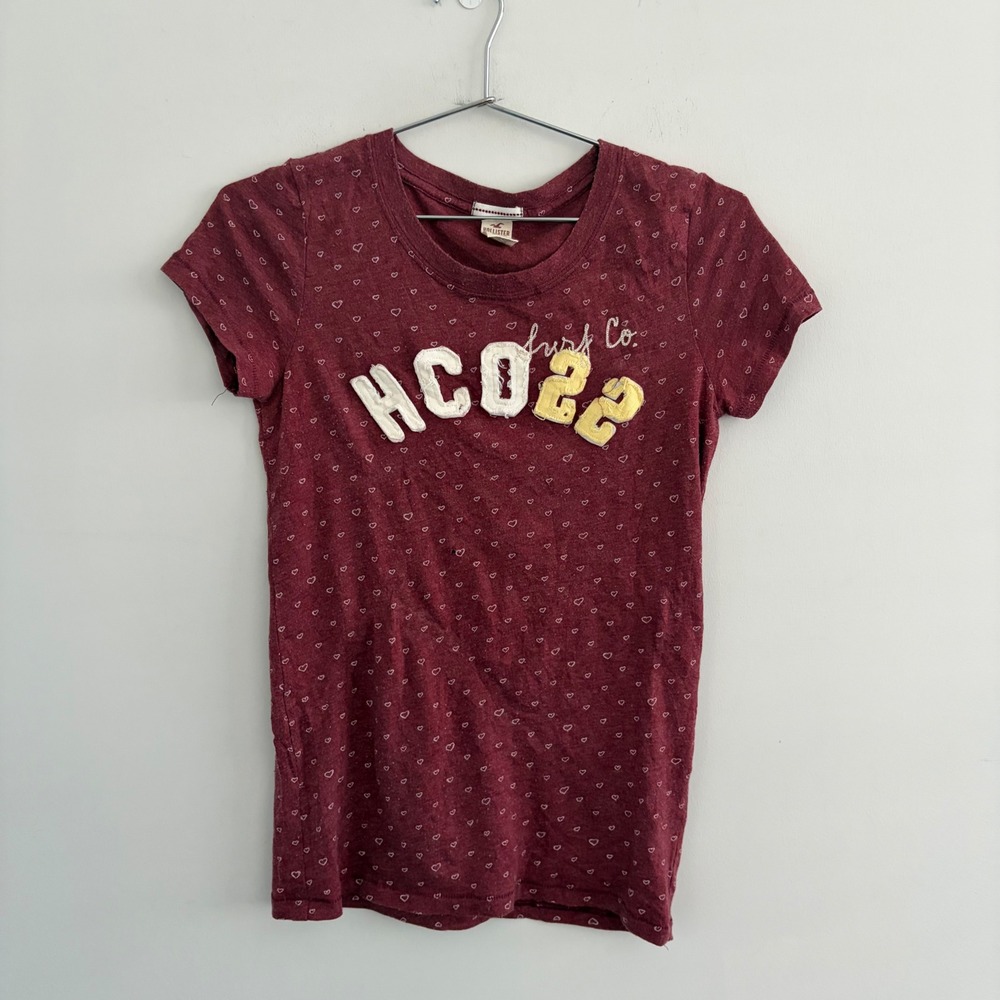 Hollister California Womens Large Maroon Heart Print Graphic T-Shirt